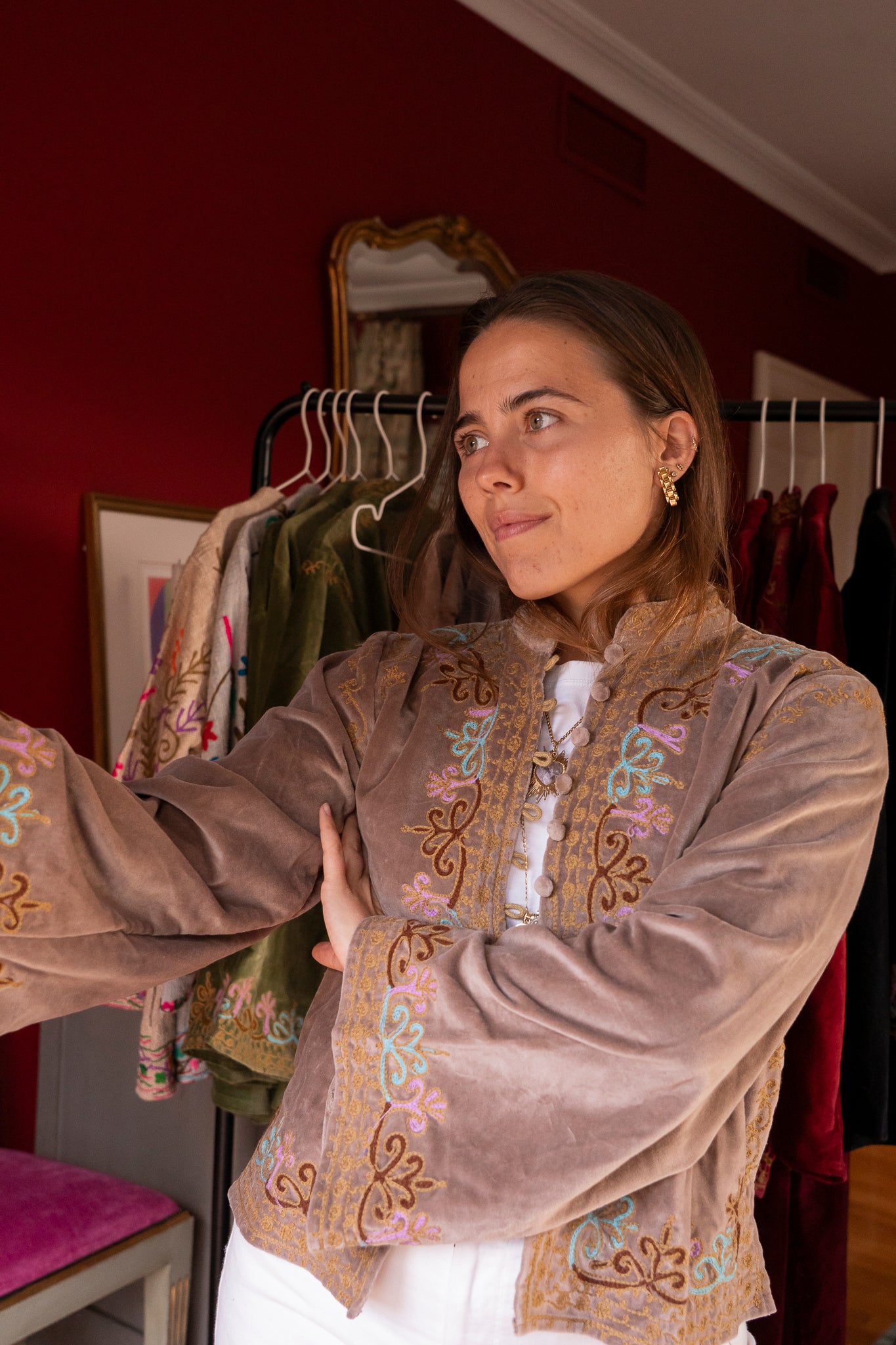 CHAQUETA TERCIOPELO BORDADO FLORAL BEIGE TOPO