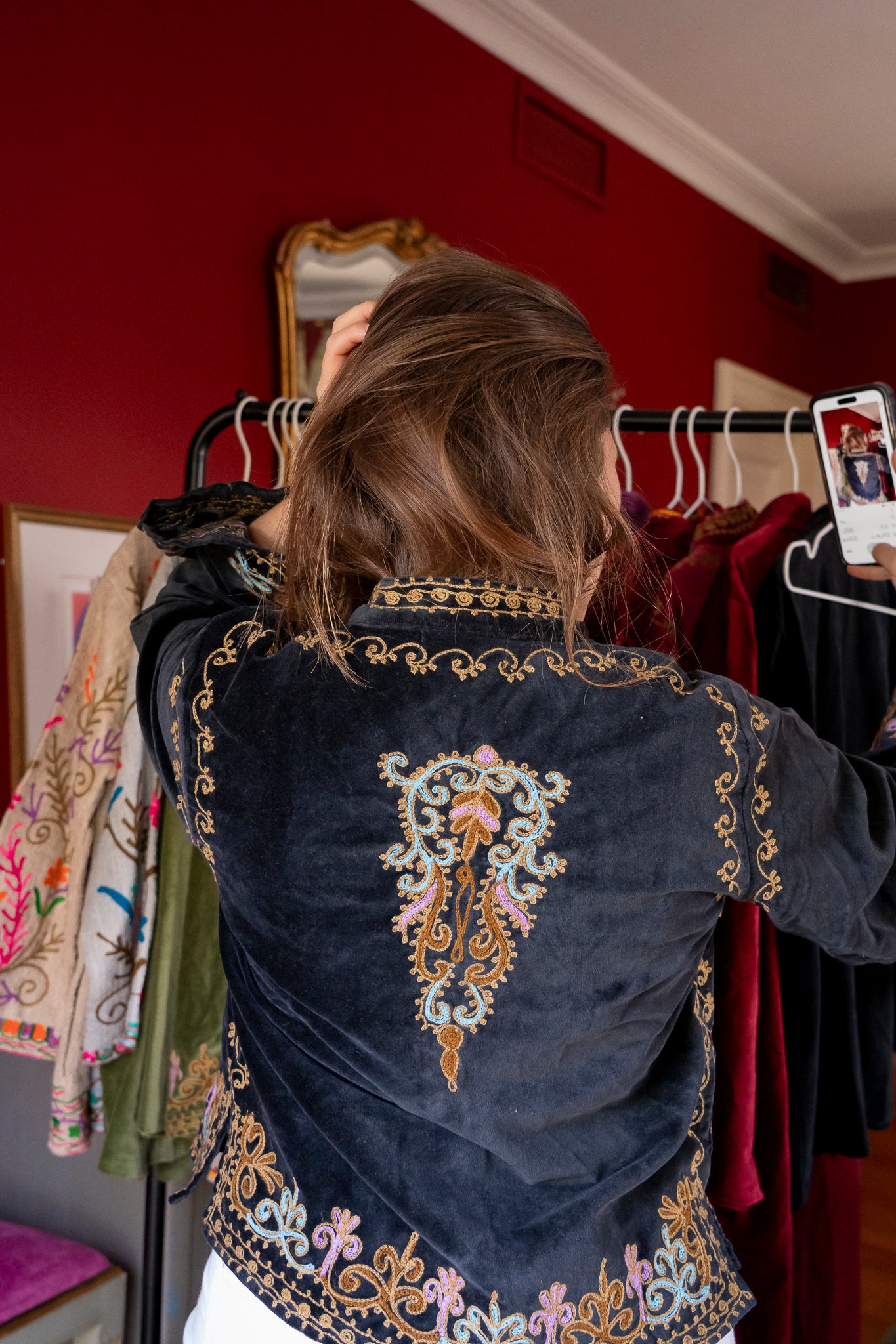 CHAQUETA TERCIOPELO BORDADO FLORAL NEGRA
