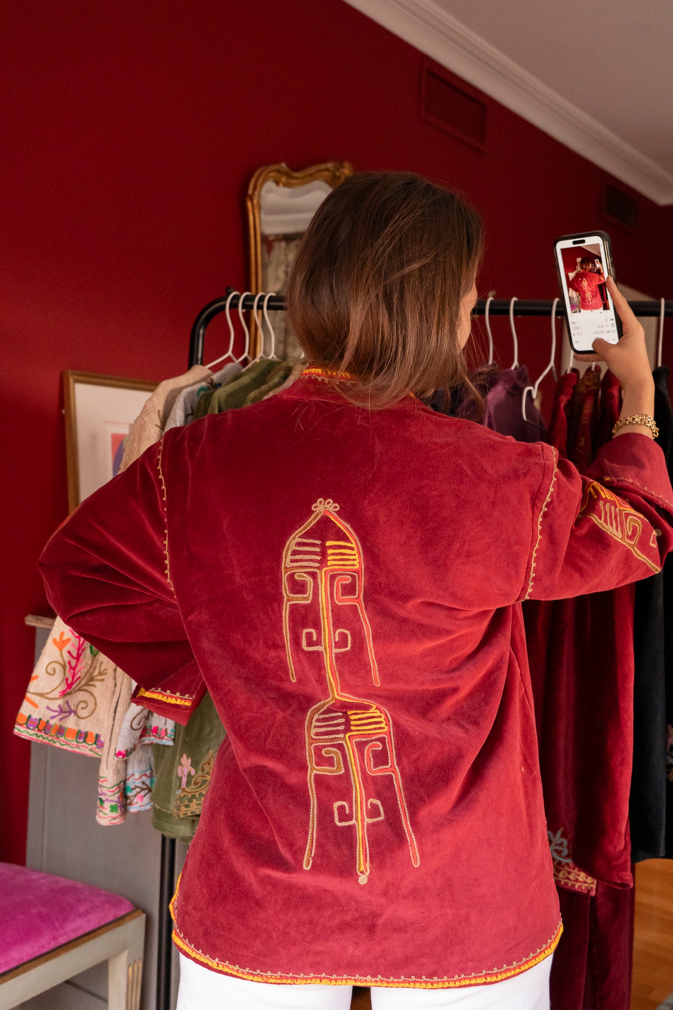 CHAQUETA TERCIOPELO BORDADO AZTECA ROJA