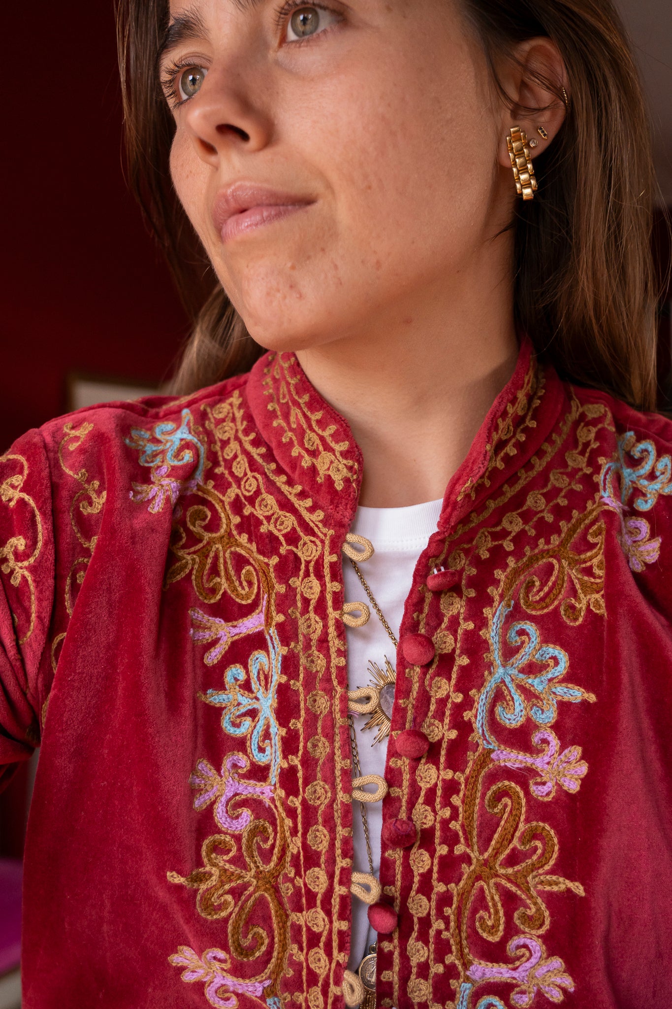 CHAQUETA TERCIOPELO BORDADO FLORAL ROJA