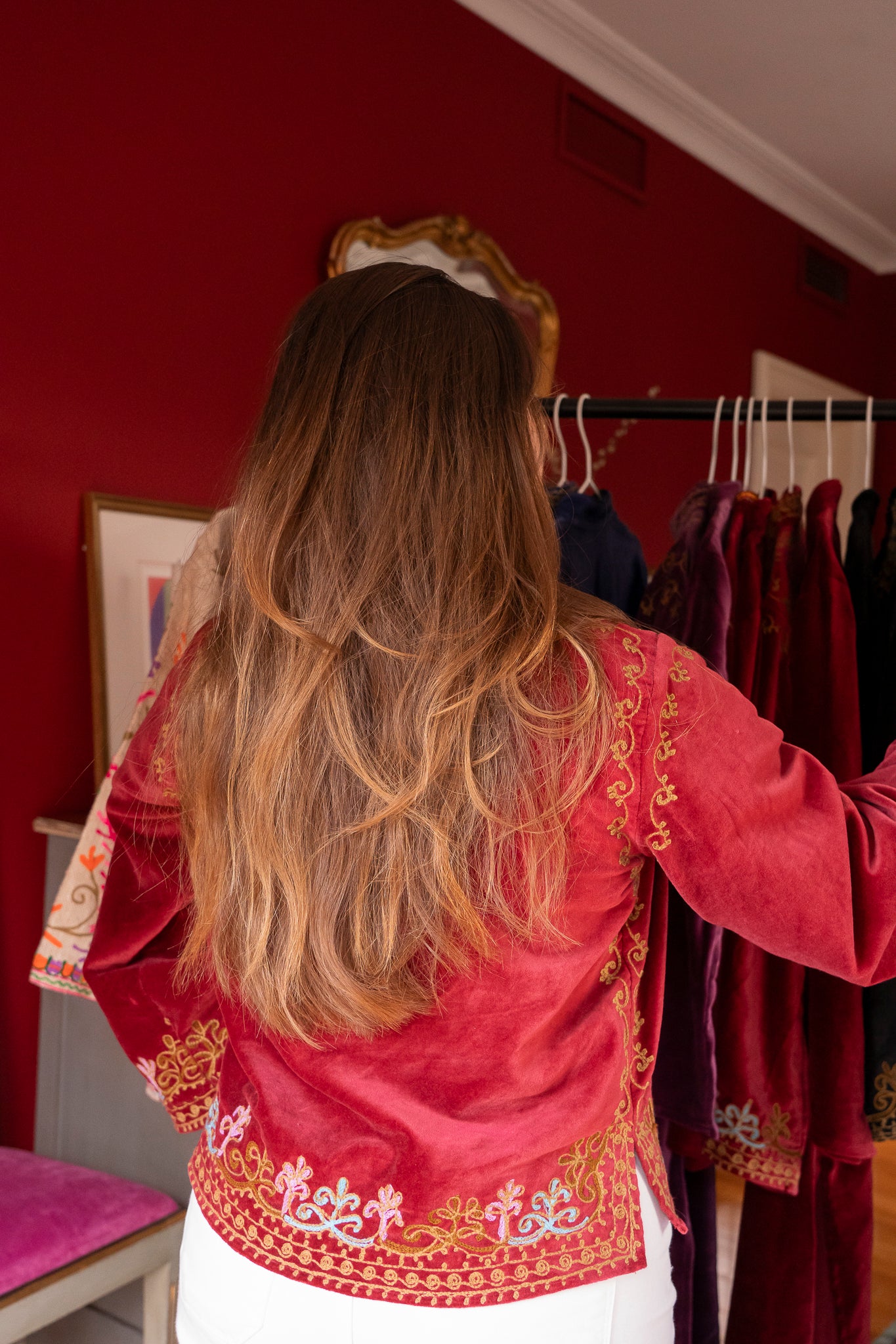 CHAQUETA TERCIOPELO BORDADO FLORAL ROJA
