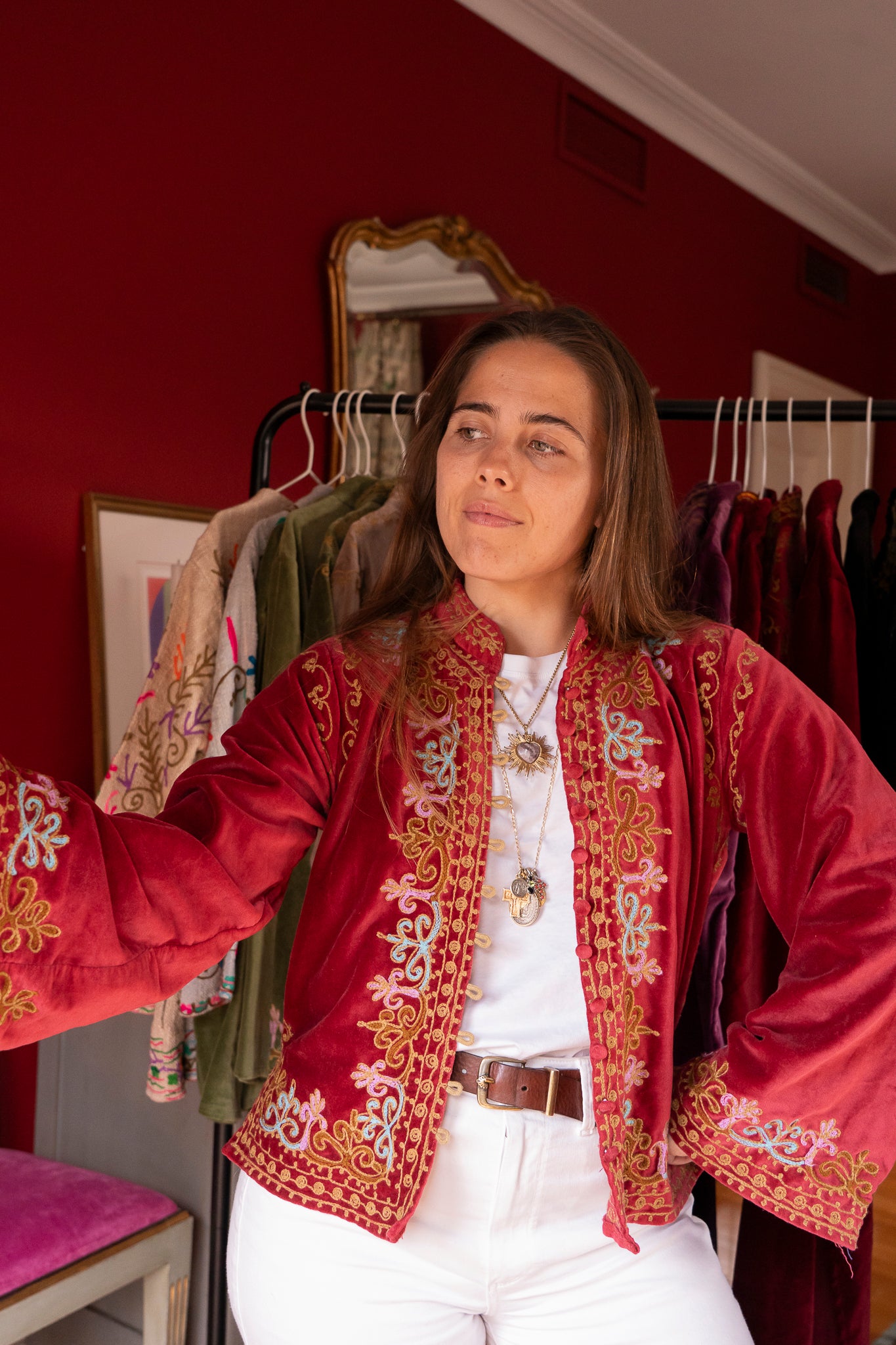CHAQUETA TERCIOPELO BORDADO FLORAL ROJA